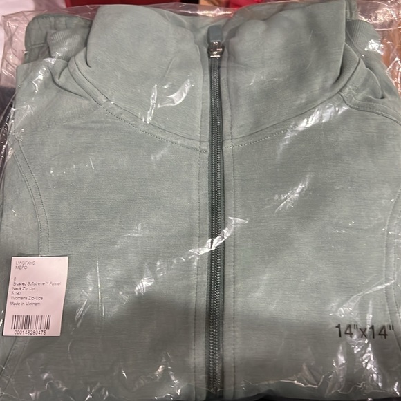 Lululemon brushed softstreme funnel neck zip up size 8 medium forest - Picture 6 of 8
